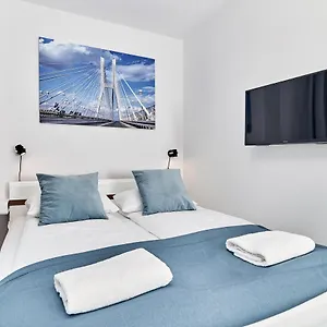 Pulaskiego By Renters Apartament